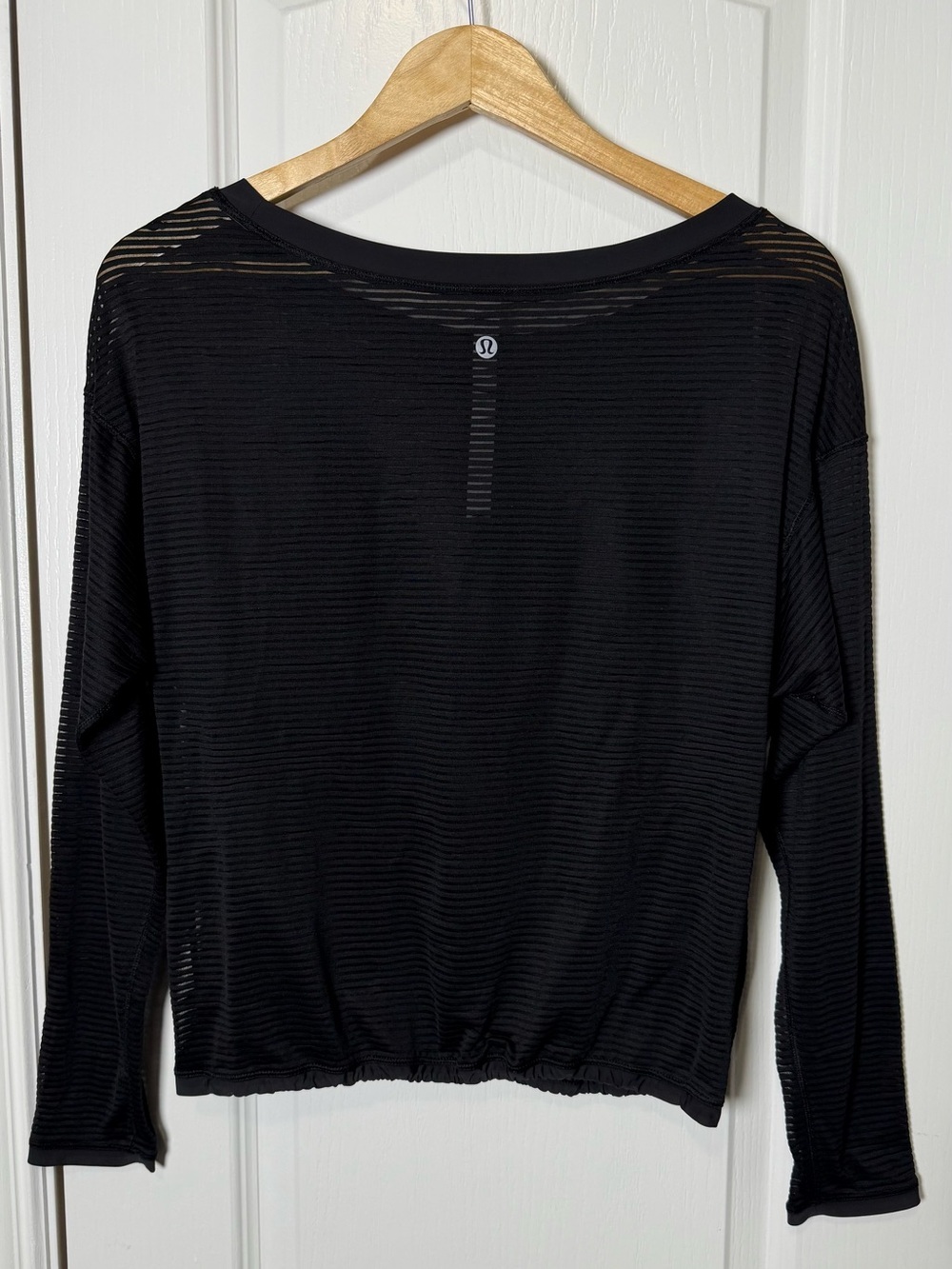 Lululemon Clear and Present Long Sleeve Black Shirt 4 - Picture 4 of 6